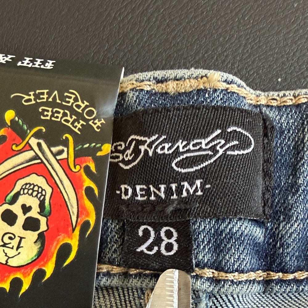 Ed Hardy Y2K Embroidered Fit & Flare Jeans NWT Size 28 Tattoo Graphic Denim - Picture 3 of 16